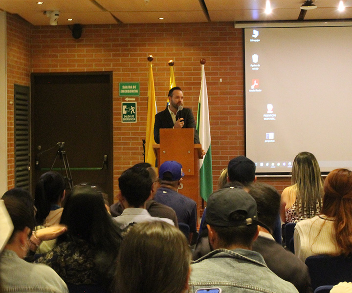 Tendencias de globalización empresarial fueron socializadas en un espacio académico Decano de la Facultad de Ciencias Económicas y Administrativas de UNIMINUTO en el evento 'Estrategias de las organizaciones en entornos globales'