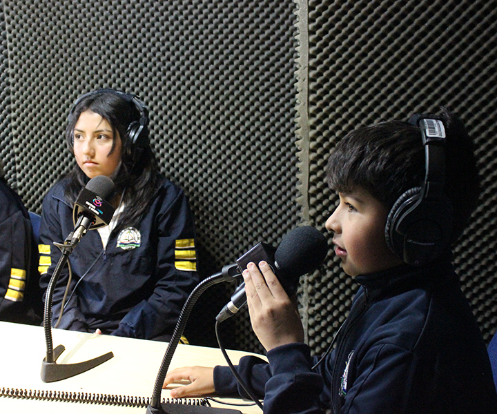 Con visita en el campus del Centro Regional Zipaquirá de UNIMINUTO y ejercicios radiofónicos se fortalece el proyecto “Voces intergeneracionales, el Territorio un Aula Más” Ejercicio radiofónico de estudiantes de IEDR “el altico” en UNIMINUTO Zipaquirá