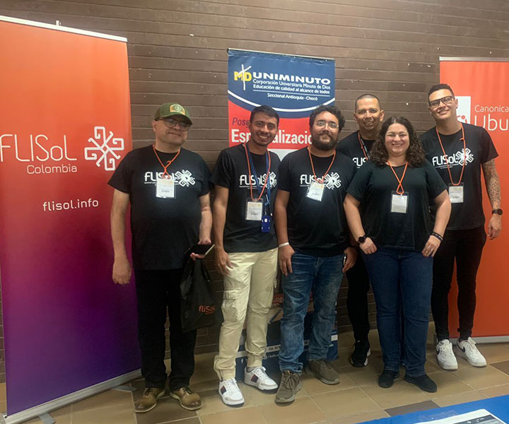 El Festival de Instalación de Software Libre en las instalaciones de la corporación acompañantes del evento