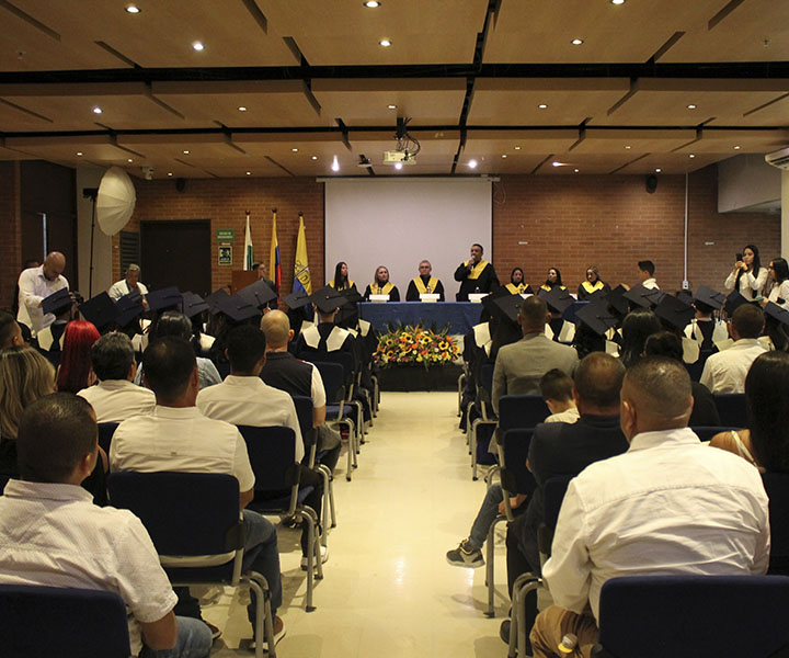 40 nuevos técnicos del IFTDH y de la Facultad de Ciencias de la Salud ceremonia-de-certificación