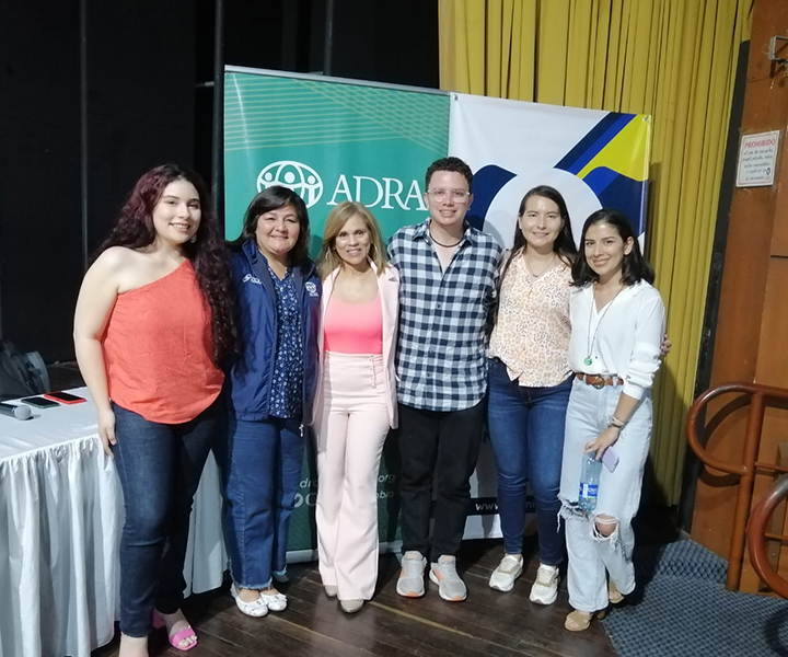 Estudiantes y docentes UNIMINUTO Estudiantes y docentes UNIMINUTO