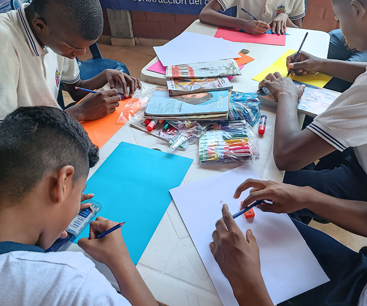 Estudiantes del Liceo Juvenil Colombiano durante el proyecto Cultura Emprendedora para el Desarrollo Integral de la Persona. Estudiantes del Liceo Juvenil Colombiano durante el proyecto Cultura Emprendedora para el Desarrollo Integral de la Persona.
