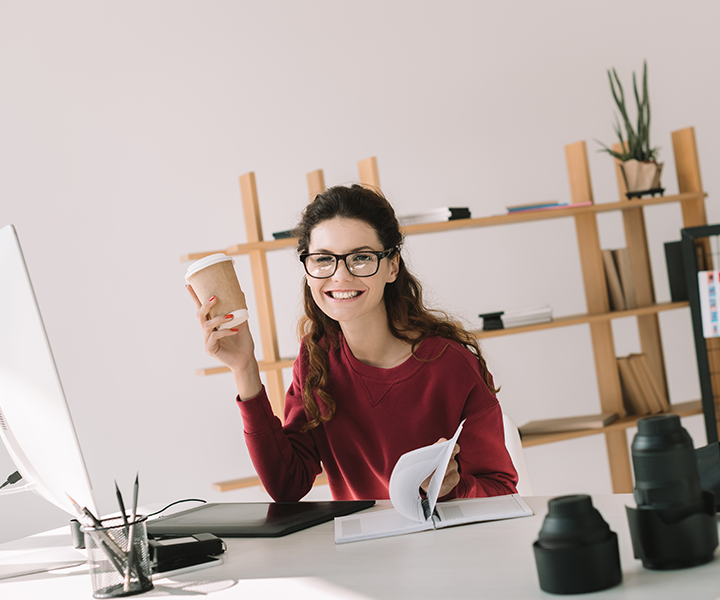 mujer sonriente mujer sonriente