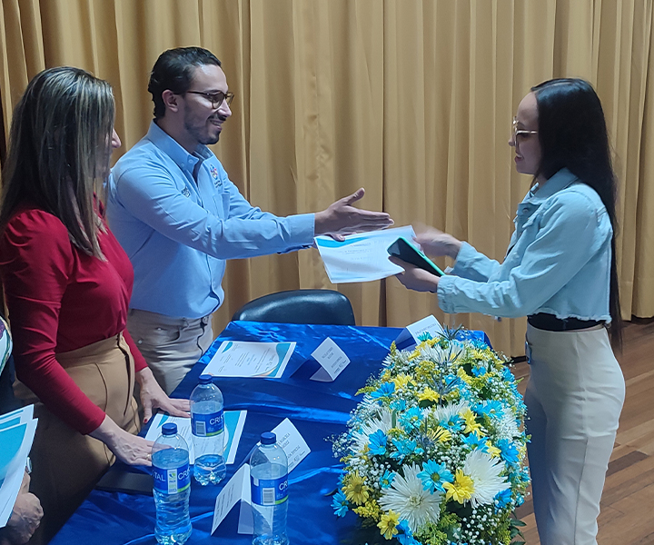 Entrega de reconocimiento Entrega de reconocimiento
