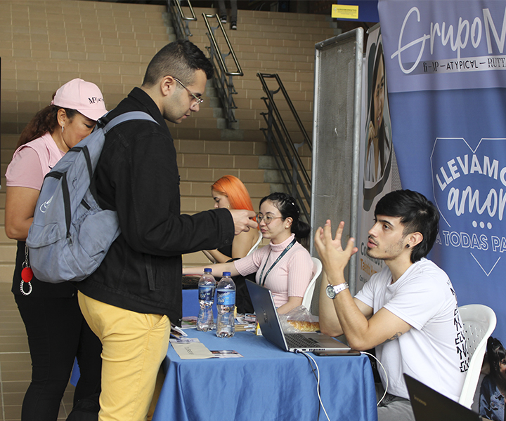 2215 oportunidades de empleo fueron acercadas a la comunidad en una Feria Feria de empleo y créditos académicos