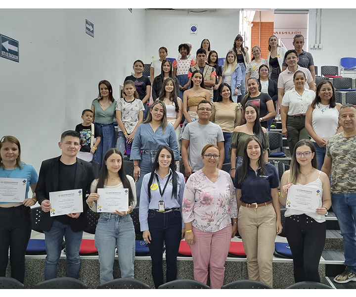 Becas a estudiantes comprometidos con su formación en el Eje Cafetero Estudiantes que recibieron beca en UNIMINUTO Pereira