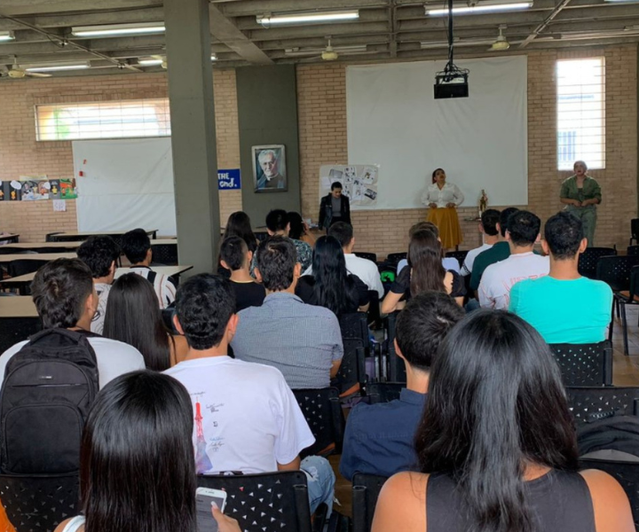 Puesta en escena “Vitrina de una Mujer” en Girardot Puesta en escena “Vitrina de una Mujer” en Girardot