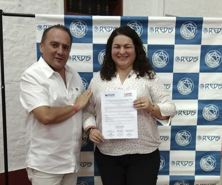 Por labor y desempeño, REDIS otorgó reconocimiento a directora de Ingeniería de Software Reconocimiento para Natalia Bueno