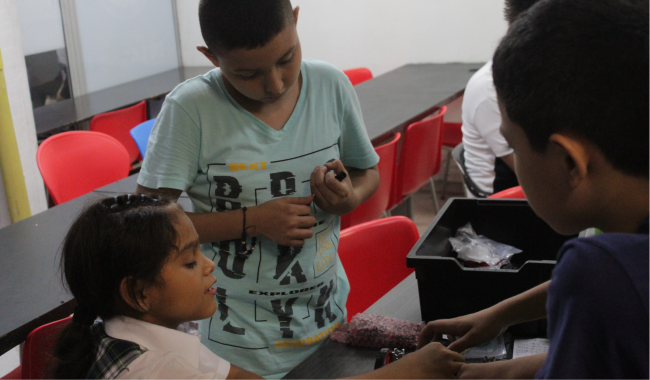 Niños en Taller de Robótica