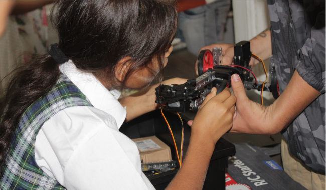 Niños en Taller de Robótica