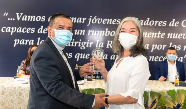 entrega de reconocimiento 
