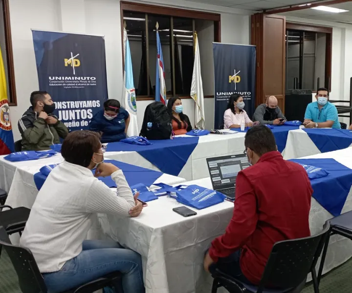 Reunión de Café de la Tarde de la Oficina de Egresdados de la rectoría Suroccidente