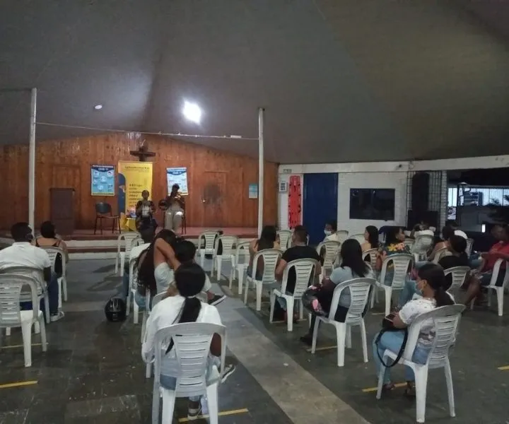 Grupo de asistentes en la Semana de la Salud en el Centro Regional Buenaventura