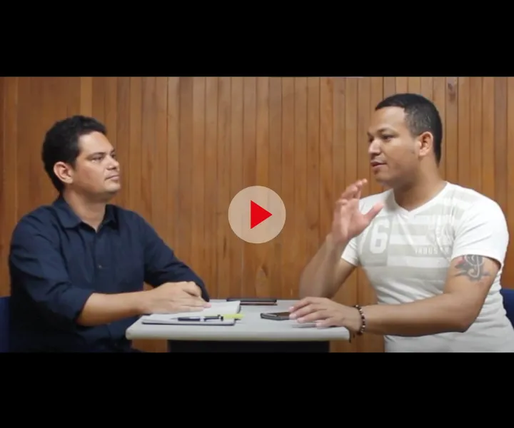 El profesor e investigador Carlos Saladén Vargas entrevista al maestro Oscar Villalobos