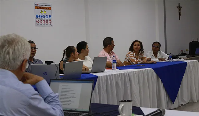 Se llevaron a cabo reuniones con actores de la comunidad universitaria como estudiantes, egresados, profesores y sector empresarial.