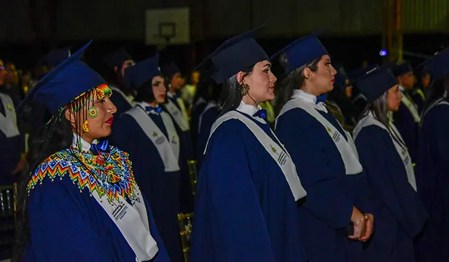 Graduandos en ceremonia