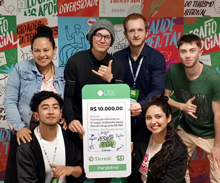 Estudiantes en el concurso internacional Desafío Social.