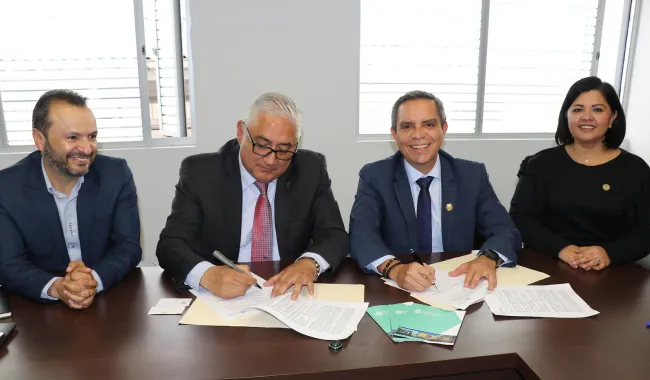 Rectores de UCOL y de UNIMINUTO Bogotá en firma de Convenio Internacional de Cooperación Académica