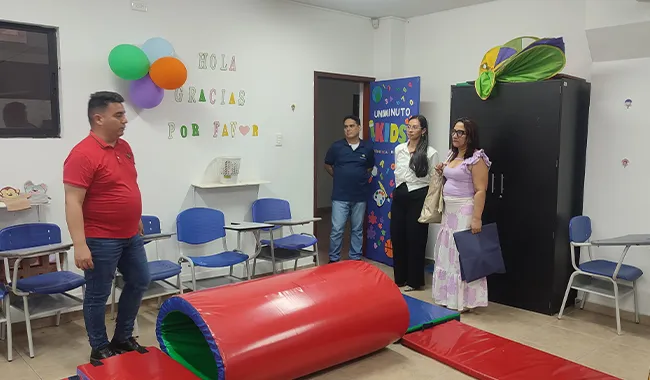 Recorrido en las instalaciones de UNIMMINUTO por parte de la líder, Doctora Helga Clemencia Suárez