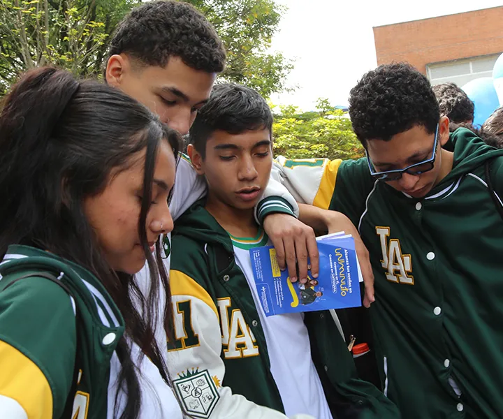 Estudiantes de colegio visitando la sede de UNIMINUTO seccional Antioquia - Chocó
