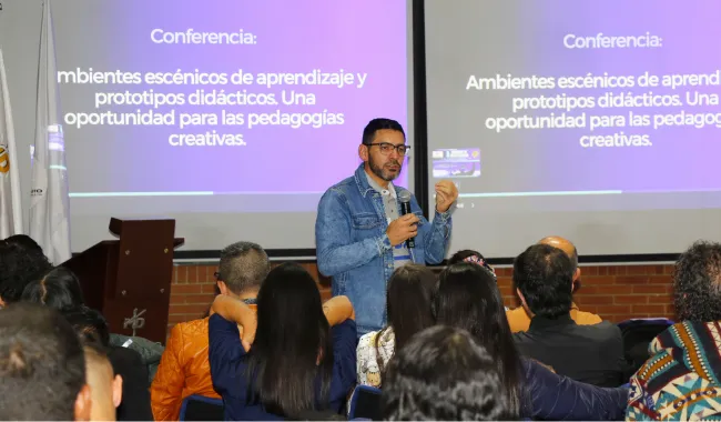 Profesor UNIMINUTO en el 8° Coloquio de Investigación en Ambientes de Aprendizaje