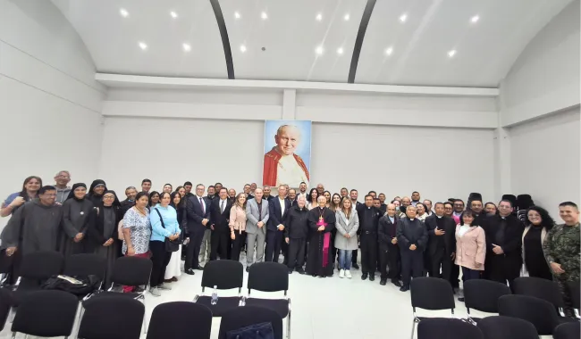 Asistentes al brindis de inauguración del Centro Universitario en Chiquinquirá