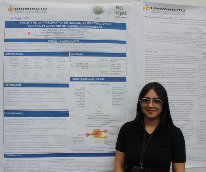 Estudiante sustentando ponencia de investigación