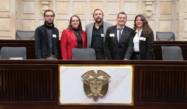 Profesores del CEDS junto a representante de la Fundación