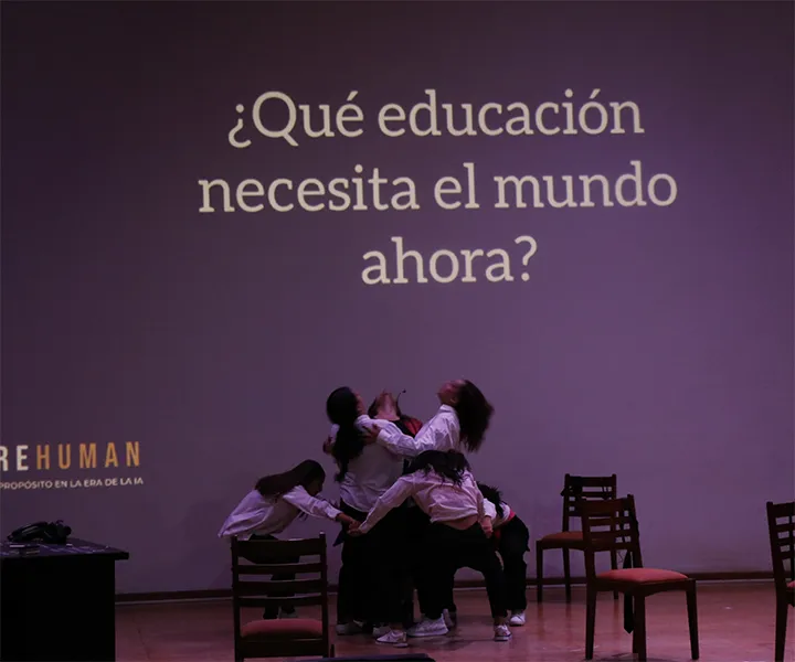 Grupo de integrantes performance