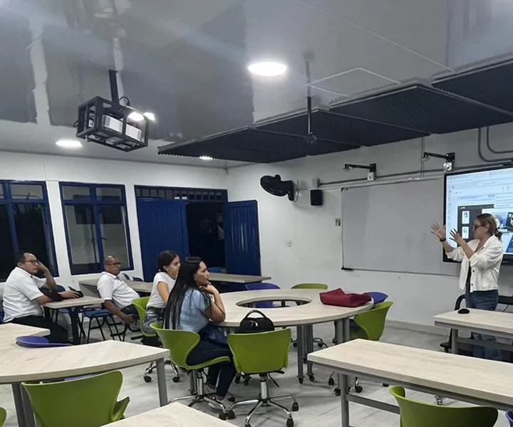 Participantes que viajarán a Perú durante la charla orientada por Asuntos Globales.3