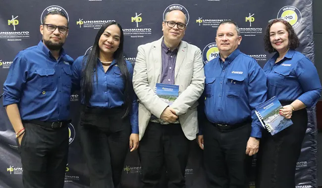 Mg. Yeison Bejarano Rodríguez, Director de Posgrados Mg. Katherin Gómez Armenta, Vicerrectora Académica Ingeniero Emerson Durán, cofundador y director ejecutivo del Clúster Orinoco TIC Dr. Carlos Alberto Pabón Meneses, Rector, Mg. Magda Velásquez 