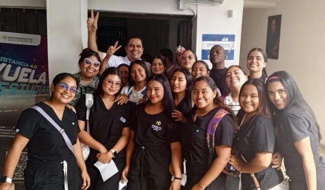 Foto de estudiantes de la modalidad Distancia de UNIMINUTO