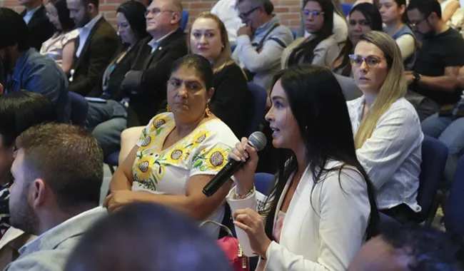  Contralora de Bello, Susana López (orgullosamente egresada de UNIMINUTO)
