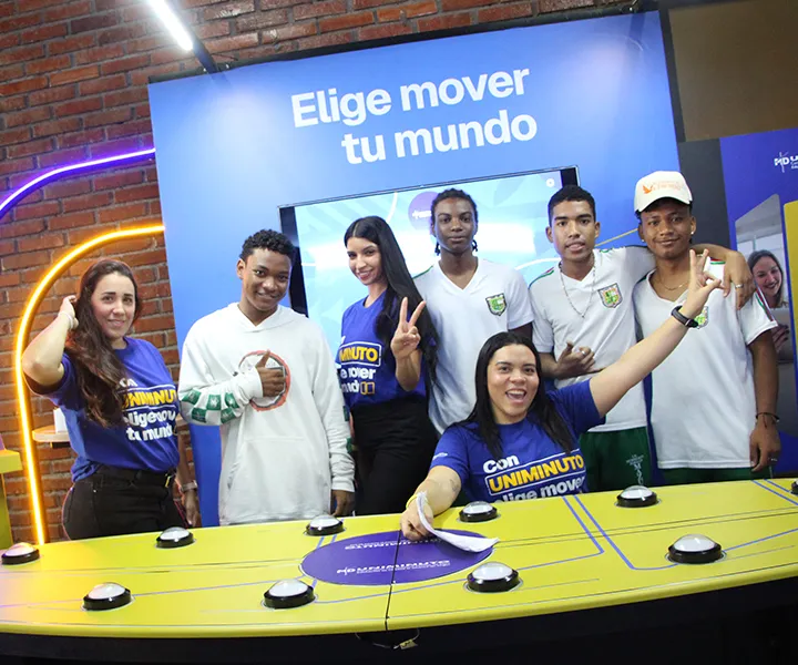 Jóvenes de colegio en Cali conocieron oferta de UNIMINUTO