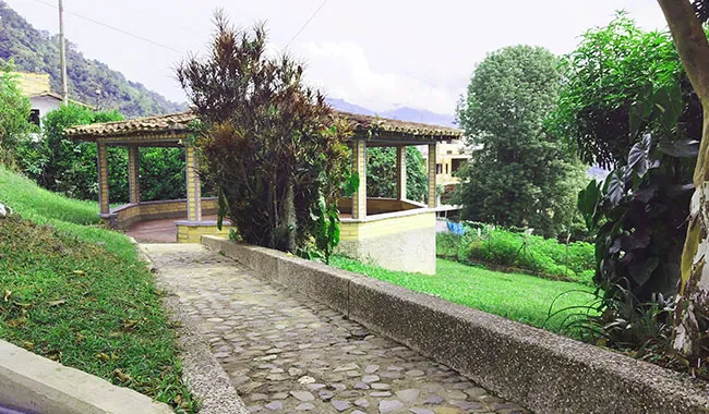 Amagá, reconocida como la "Puerta de Oro del Suroeste", hace honor a su nombre abriendo las puertas al crecimiento subregional. 