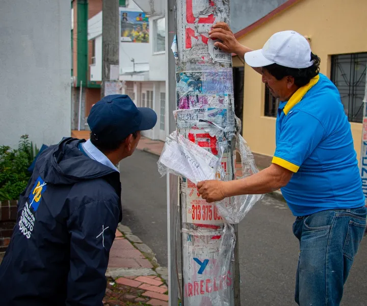 funcionarios de la organización El Minuto de Dios en jornada de voluntariado.