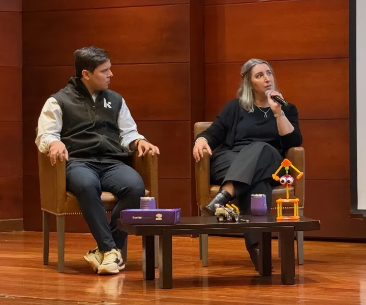 La Vicerrectora Académica de UNIMINUTO, Stéphanie Lavaux en el conversatorio liderado por The Bizfest y Kurios