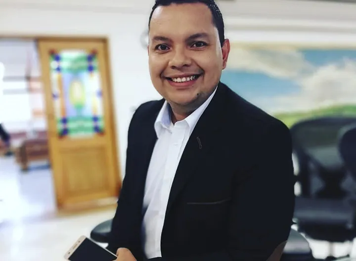 Hernán Muñoz, graduado UNIMINUTO, es el director de Noticias Telemedellín