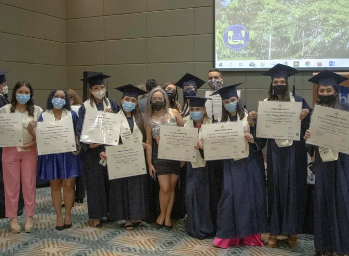 estudiantes graduados