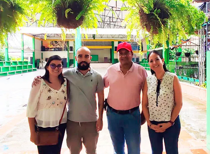 Agenda Regional Artesanos de Paz Macarena – Guaviare Fortalecimiento del núcleo laboral y familiar: Yenny Rodriguez - Faviola Naranjo y Elkin lozada docentes investigadores junto a Gonzalo Gaitan - director de nucleo