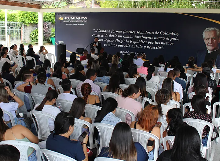 Lección-Inaugural-con-estudiantes-de-Pereira.jpg