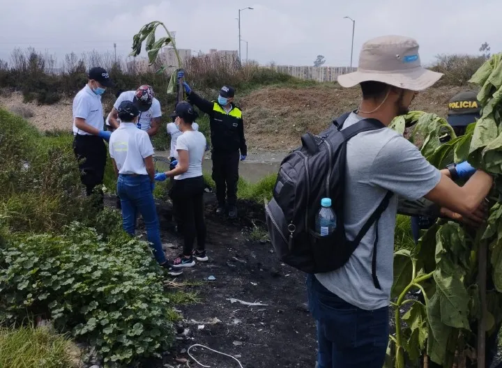 Jornada de recolección de basuras con niños del colegio ciudad verde UMD
