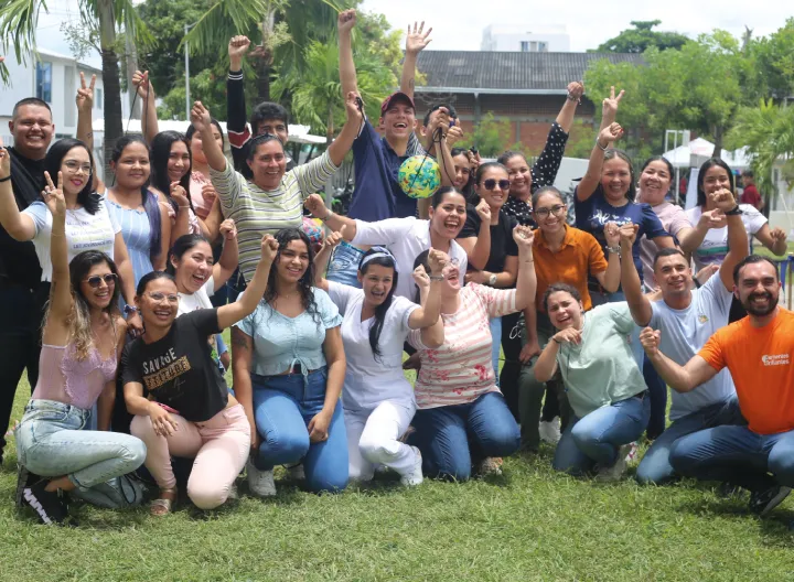 Estudiantes en la sede del CRG durante el evento.