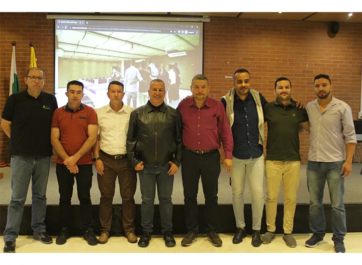 Directivos de ARCOFADER en las instalaciones de UNIMINUTO