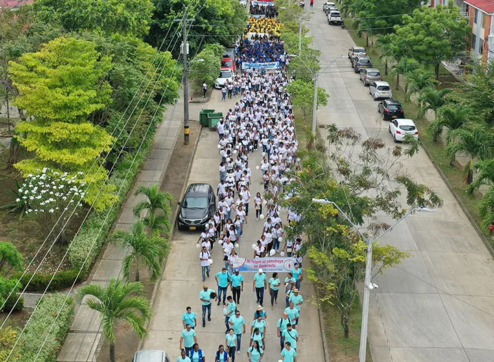 Estudiantes de UNIMINUTO en las calles de Apartadó 