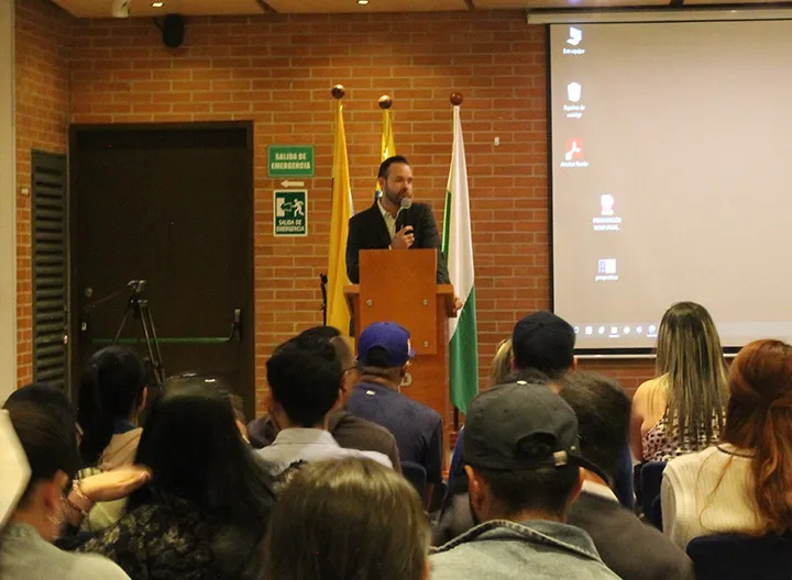 Decano de la Facultad de Ciencias Económicas y Administrativas de UNIMINUTO en el evento 'Estrategias de las organizaciones en entornos globales' 