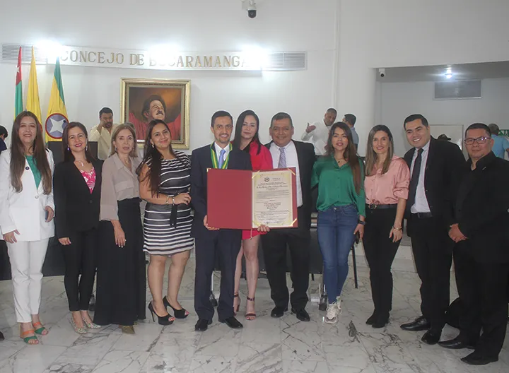 condecoración UNIMINUTO