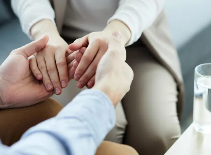 Conoce primeros auxilios psicológicos para atención de crisis  