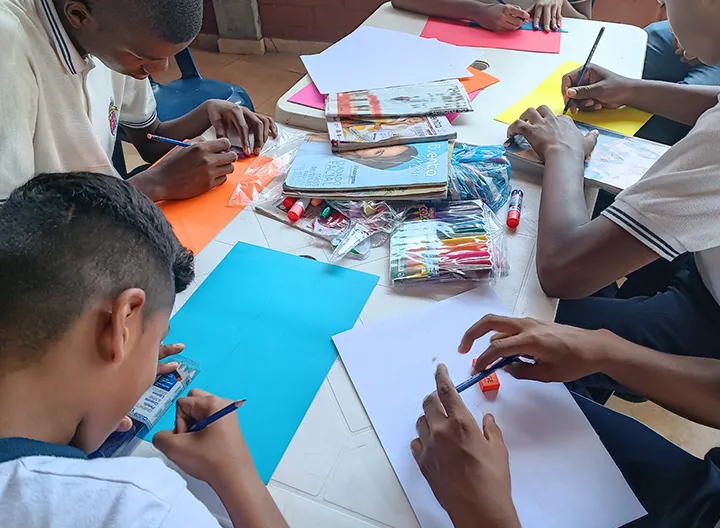 Estudiantes del Liceo Juvenil Colombiano durante el proyecto Cultura Emprendedora para el Desarrollo Integral de la Persona.