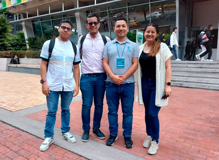 Docentes y estudiante de UNIMINUTO Suroccidente en las instalaciones de la Universidad EAN.